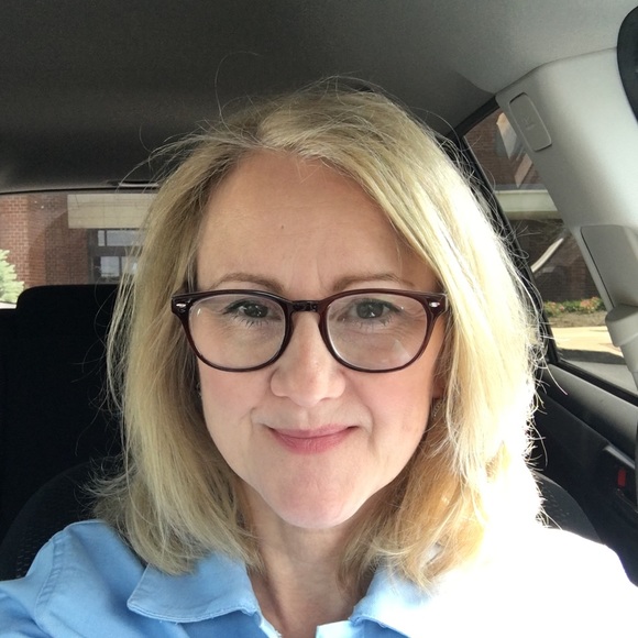 Meet your Posher, Christine - Picture 2 of 7